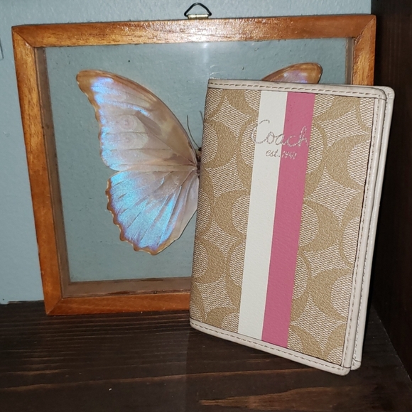 New Coach Vanilla Sig C Stripe Passport Holder